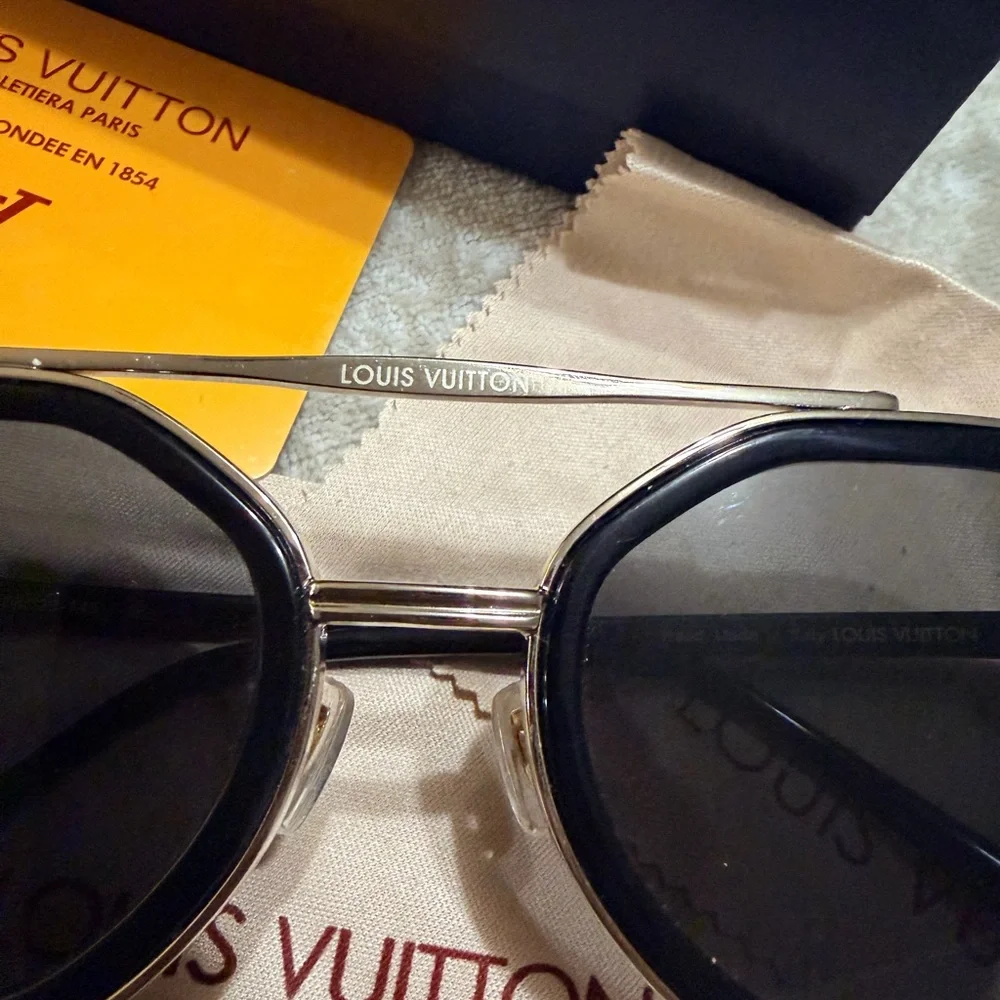 Louis Vuitton Black and Silver Round Metal Sunglasses